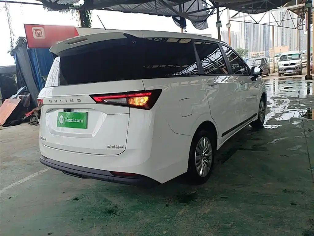 Wuling Jiachen 1.5 L Manual Joy Enjoyment Elite