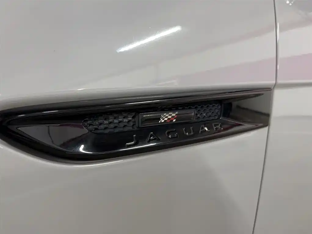 Jaguar XFL XFL 2.0 T P200 2 WD Racing Flag