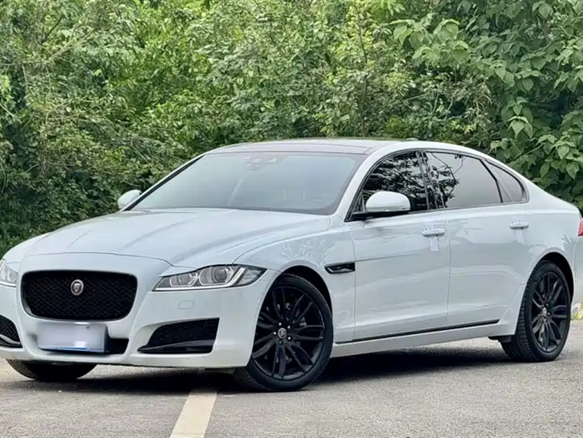 Jaguar XFL XFL 2.0 T P200 2 WD Racing Flag