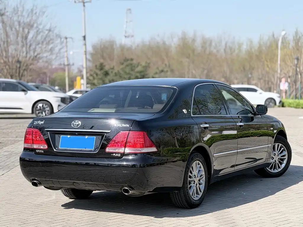 Crown 2.5 L Royal Special Navigation