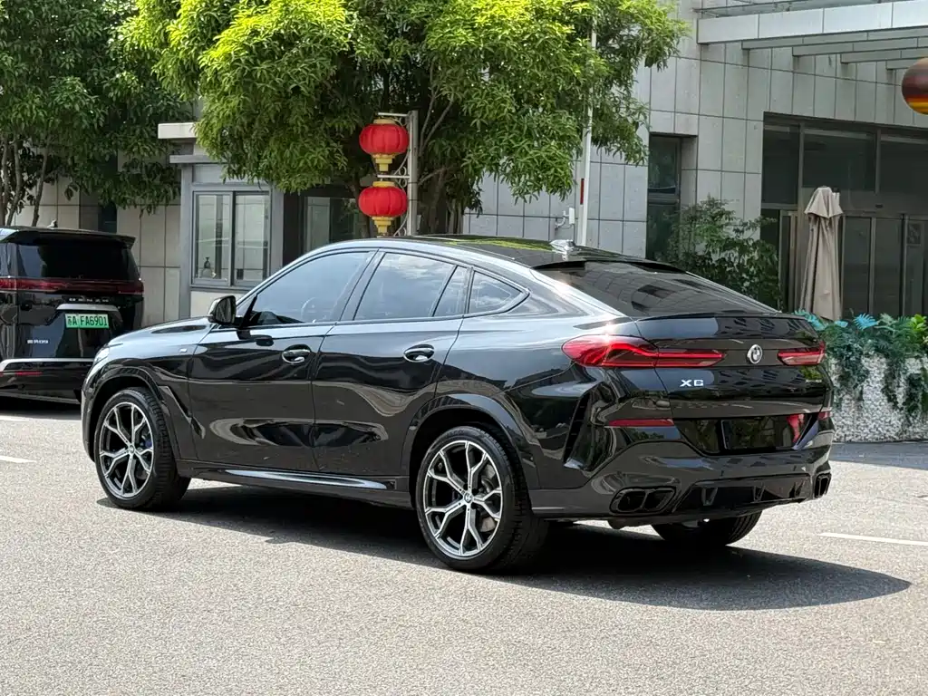 BMW X6 xDrive40 i Premium M Sport Package