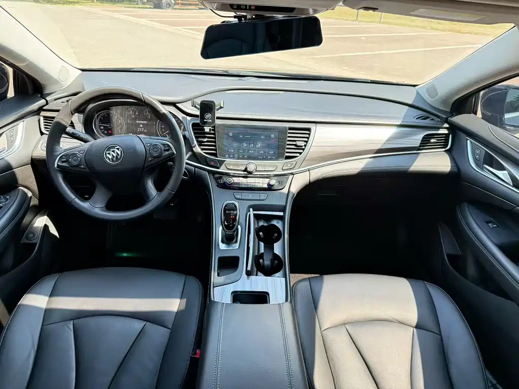 LaCrosse 652 T Luxury
