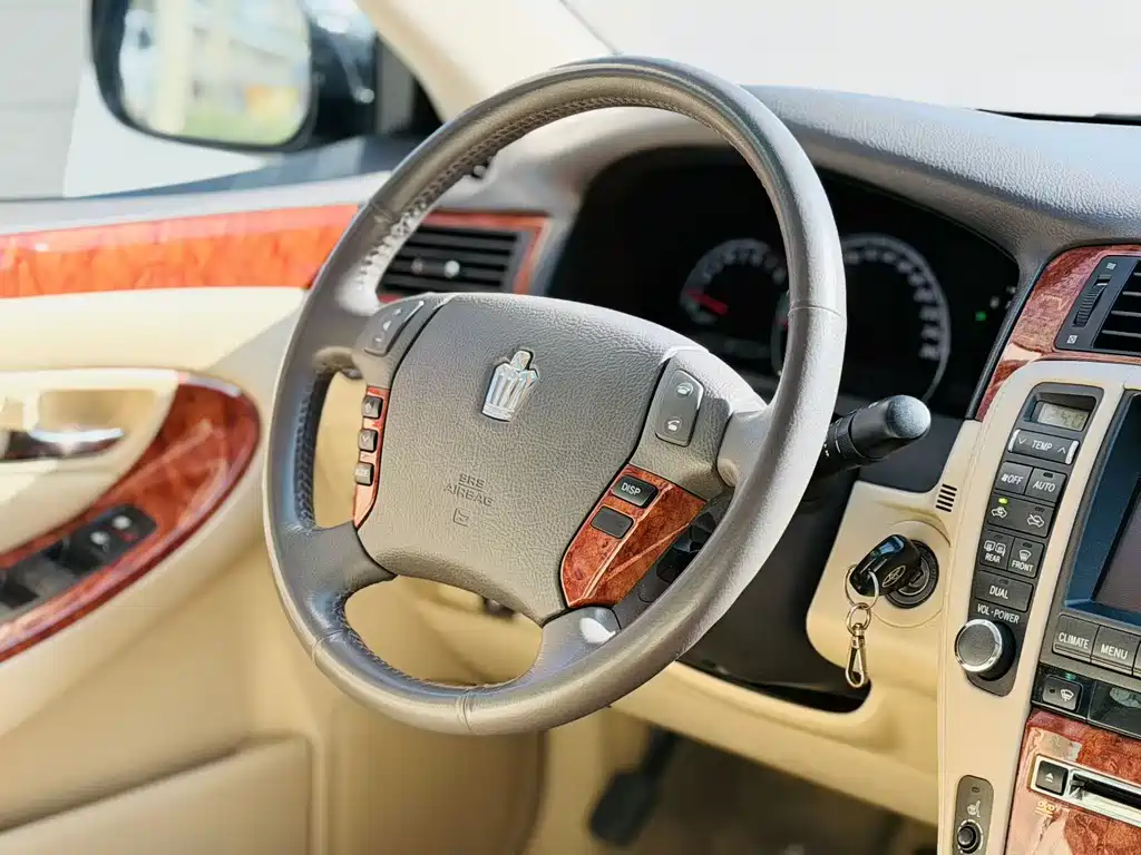 Crown 2.5 L Royal Special Navigation