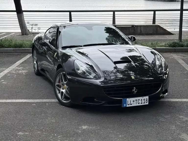 Ferrari California T 4.3 L Standard