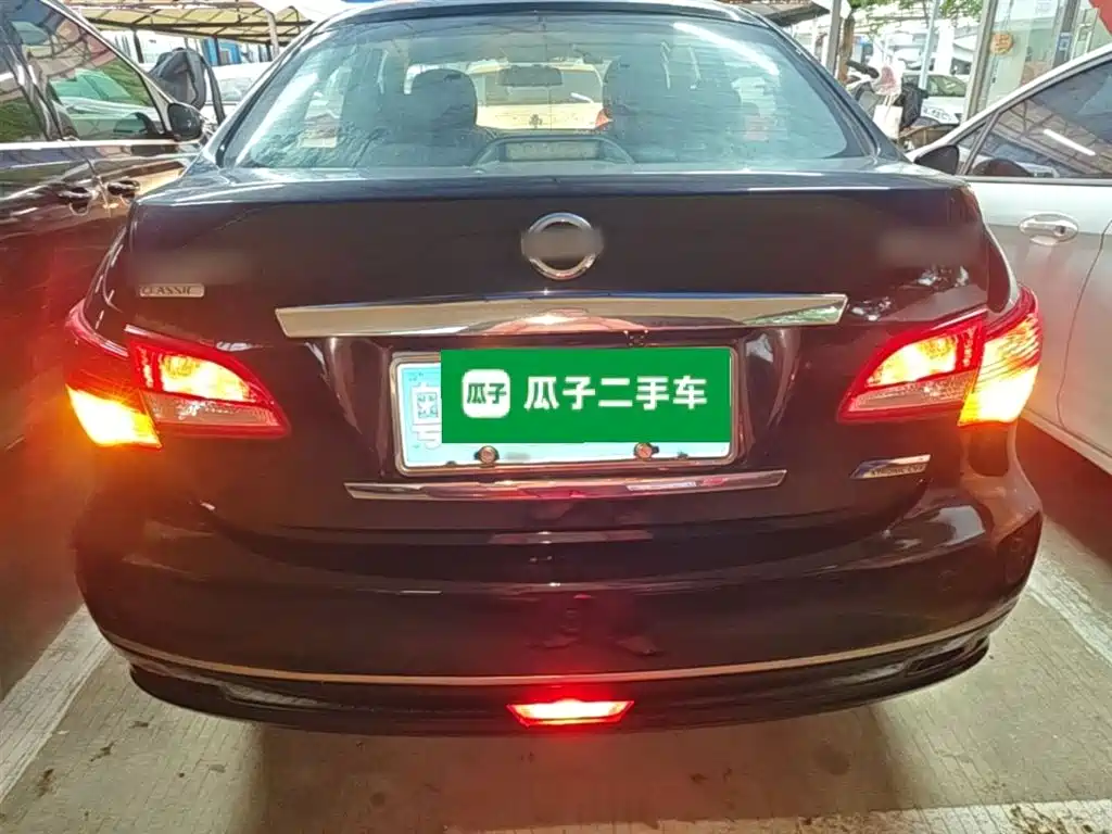Sylphy Classic 1.6 XE+ CVT Connected Leading
