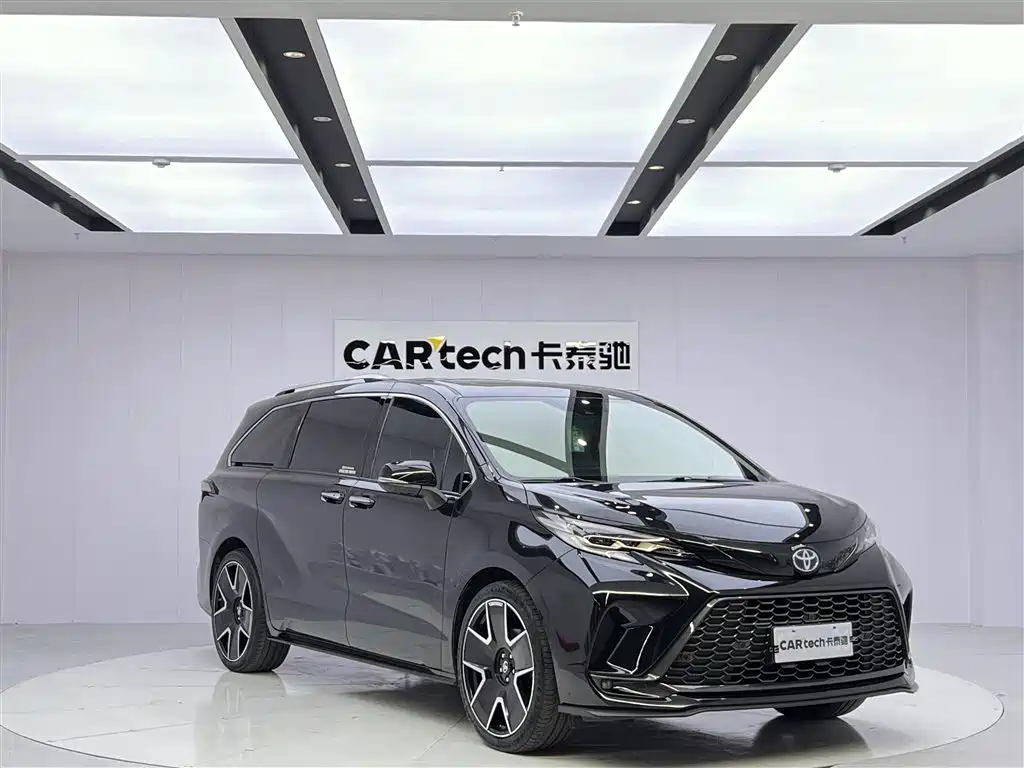 Granvia 2.5 L Hybrid Flagship