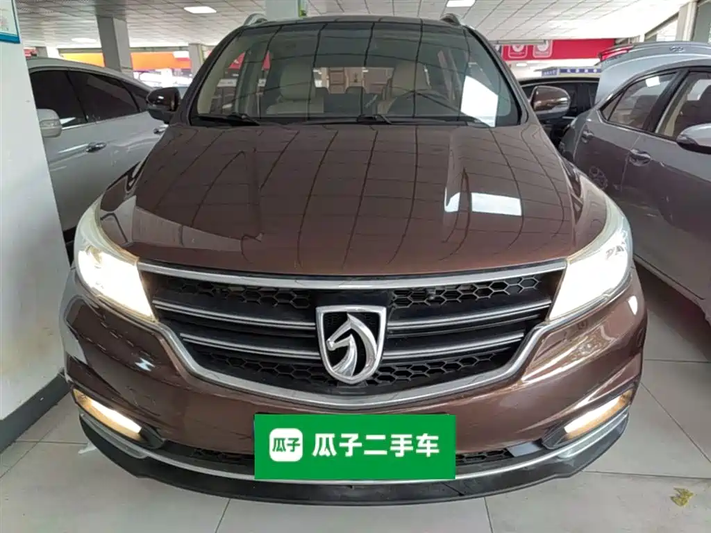 Baojun 730 1.5 T Manual Fashion 7-seat CN-V