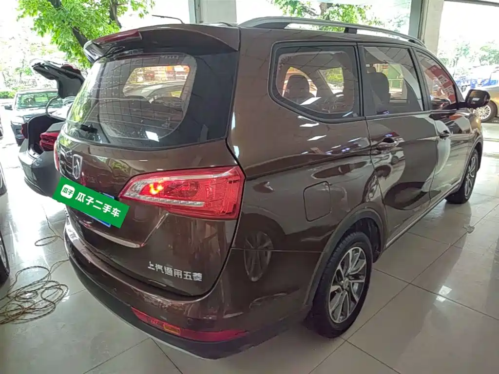 Baojun 730 1.5 T Manual Fashion 7-seat CN-V