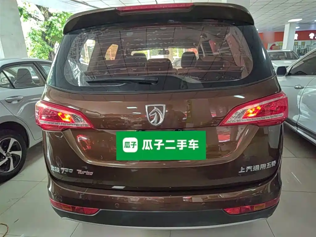 Baojun 730 1.5 T Manual Fashion 7-seat CN-V