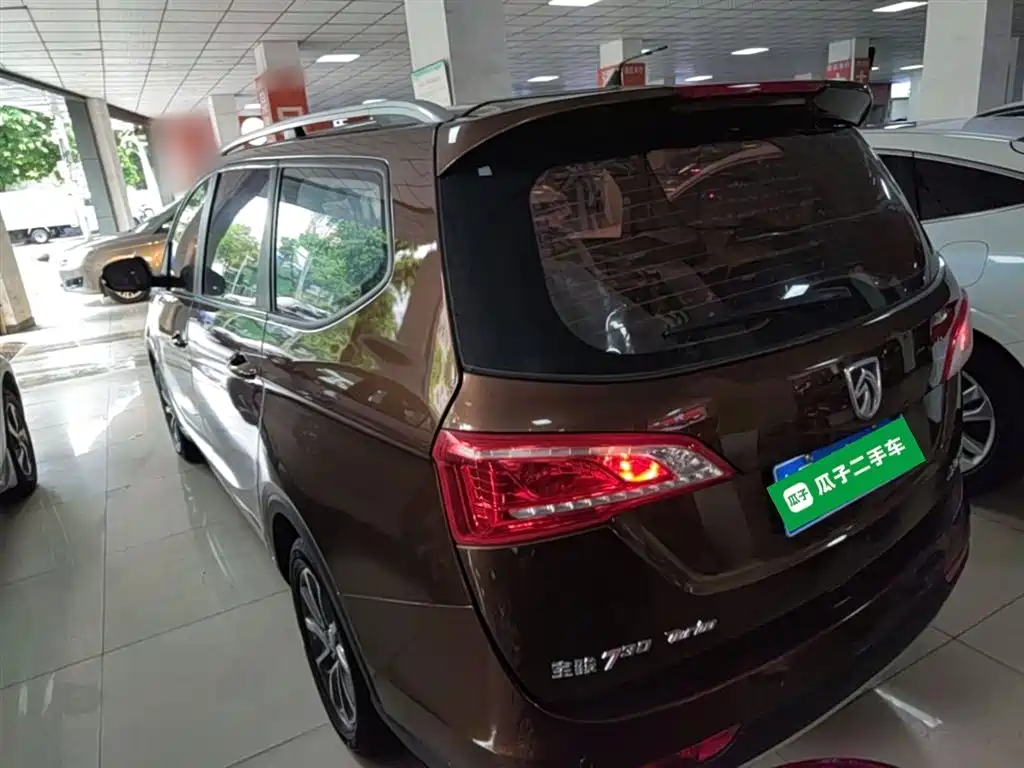 Baojun 730 1.5 T Manual Fashion 7-seat CN-V