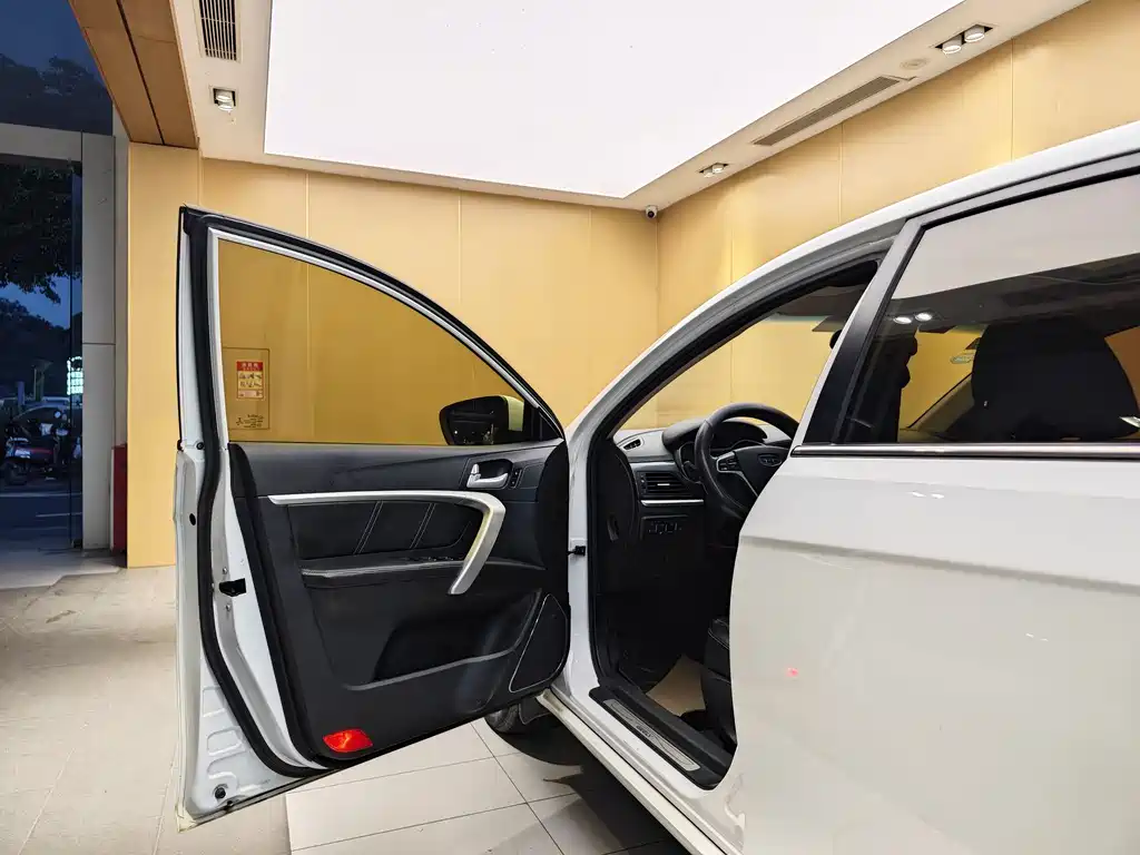Emgrand Sedan Million 1.5 L CVT Upward