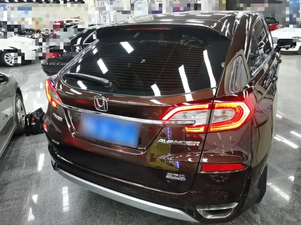 Avancier 370 TURBO 4 WD Premium