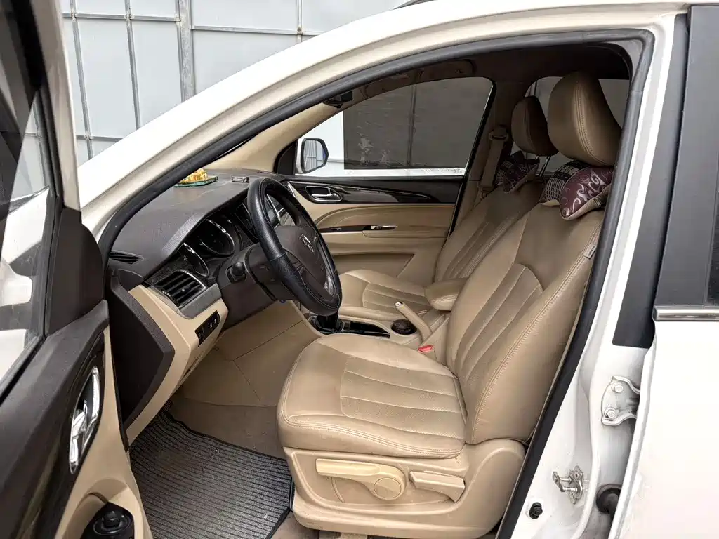 Baojun 730 1.5 L Manual Comfort 7-seat CN-V