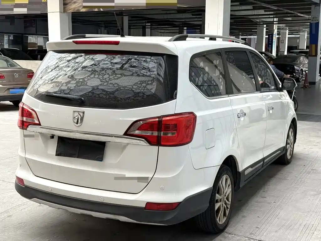 Baojun 730 1.5 L Manual Comfort 7-seat CN-V