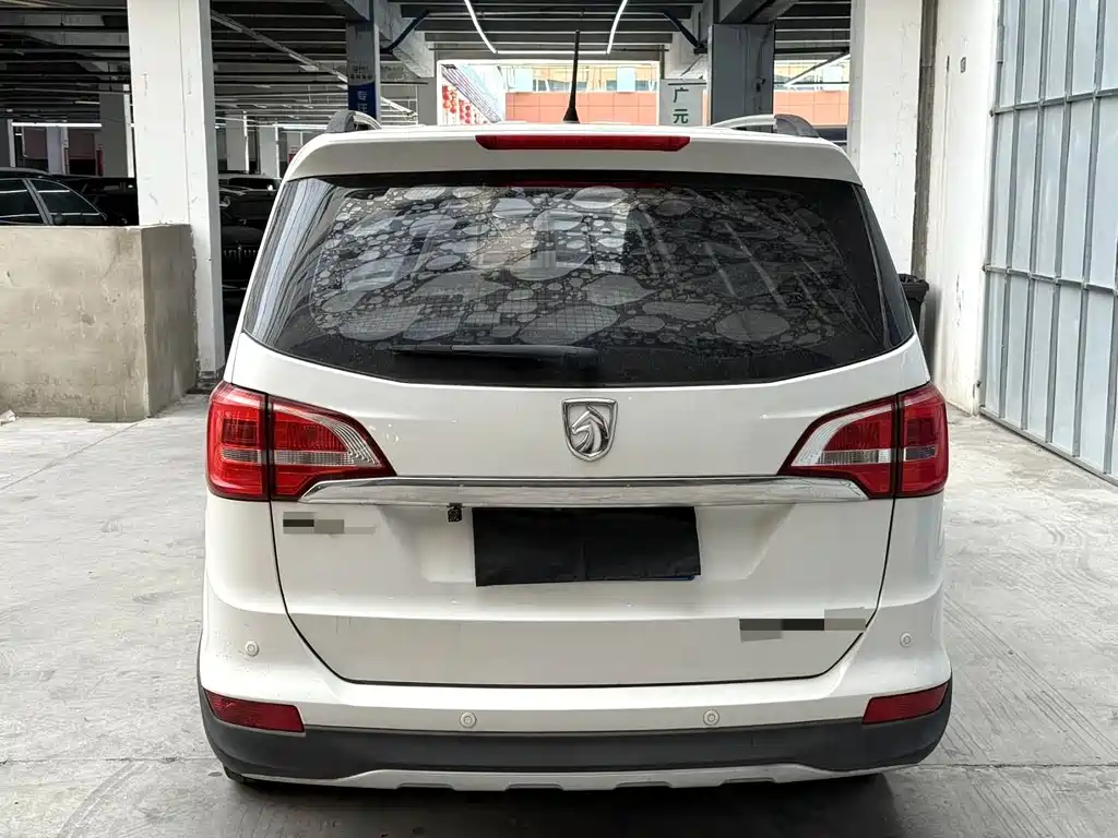 Baojun 730 1.5 L Manual Comfort 7-seat CN-V