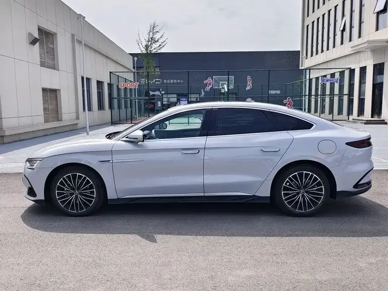BYD Han DM-i Glory 121 KM Premium