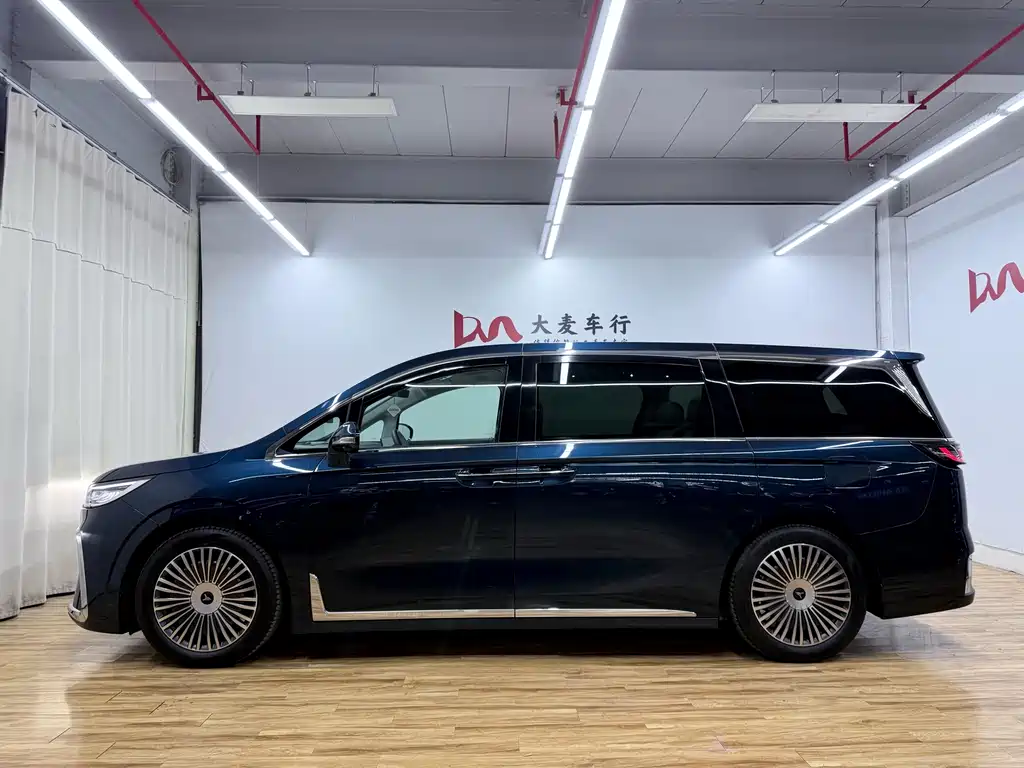 Voyah Dreamer PHEV 4 WD Flagship Kunpeng
