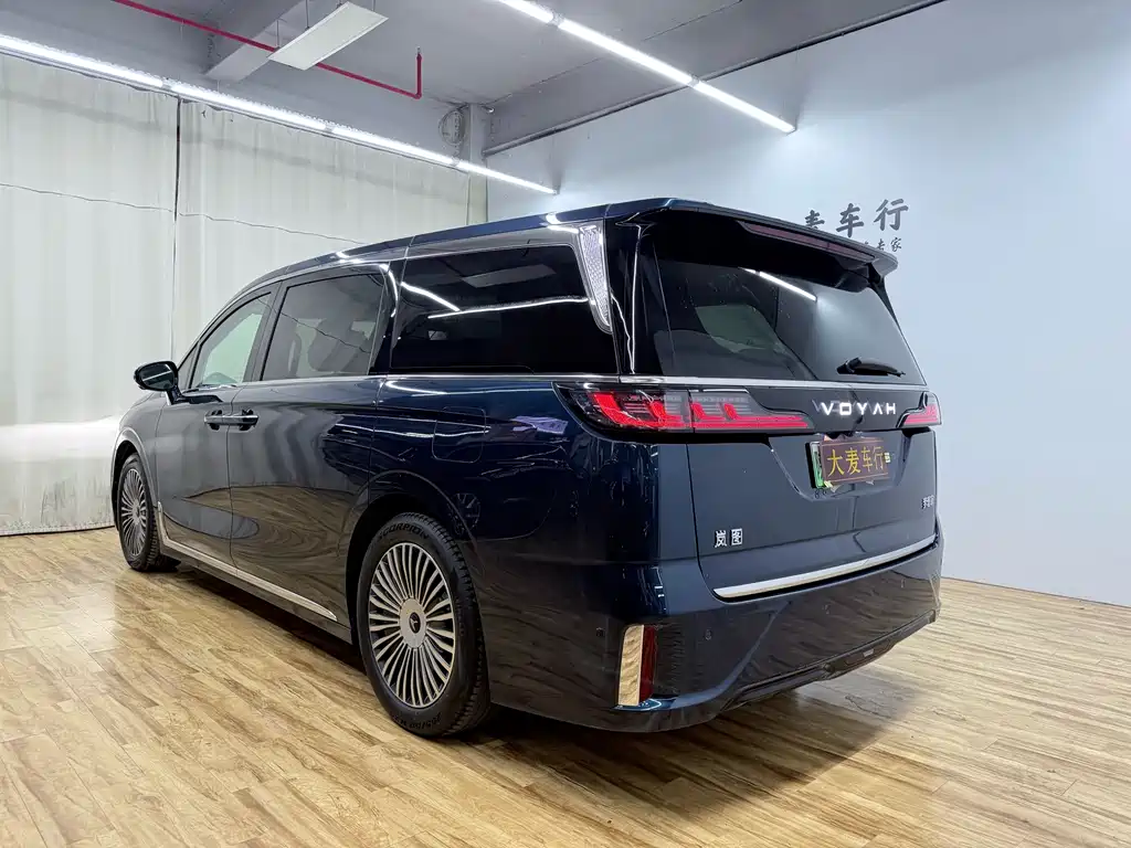 Voyah Dreamer PHEV 4 WD Flagship Kunpeng