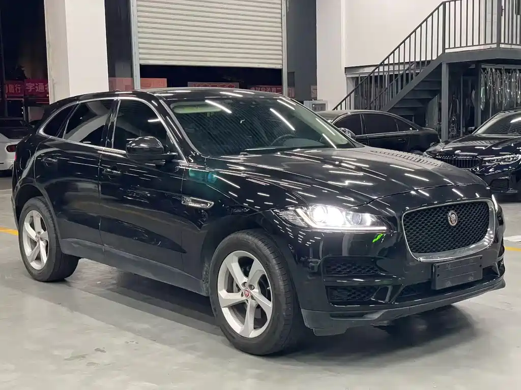 Jaguar F-PACE 2.0 T Urban Premium