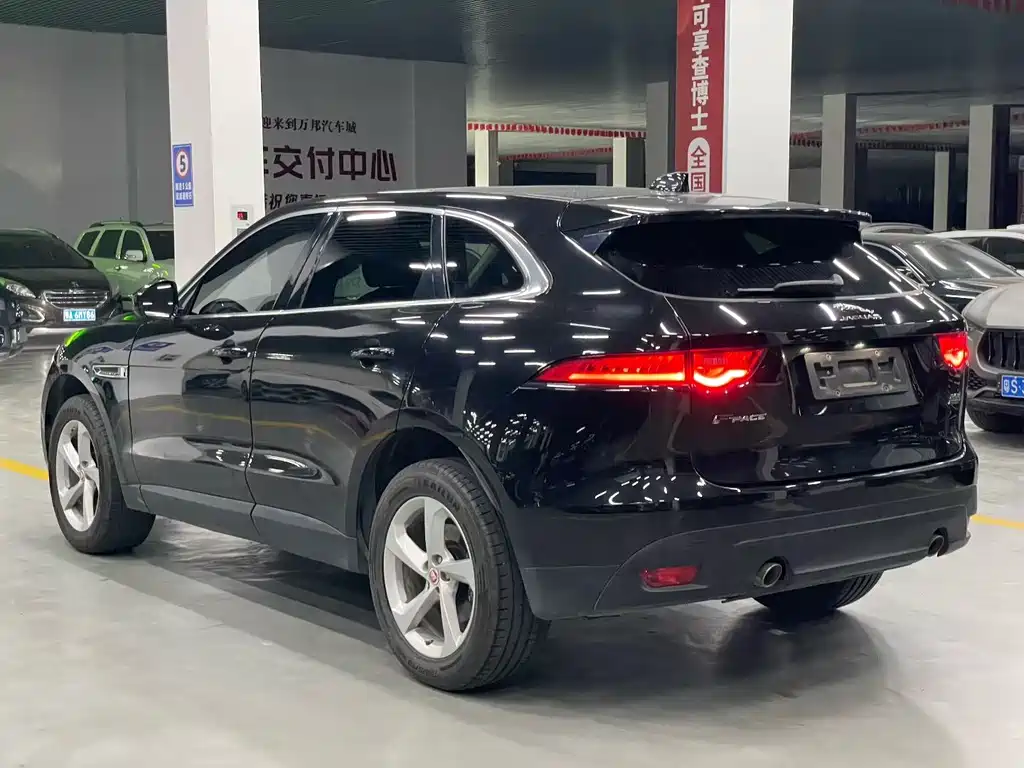 Jaguar F-PACE 2.0 T Urban Premium