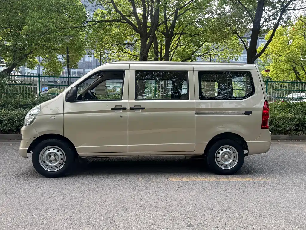 Wuling Rongguang 五菱荣光 2020款 1.2 L S 基本型 国VI