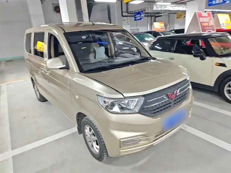 Wuling Hongguang V 1.5 L Power Enjoyment Electric Assist LAR