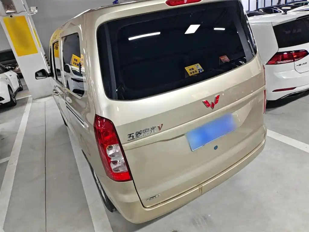 Wuling Hongguang V 1.5 L Power Enjoyment Electric Assist LAR
