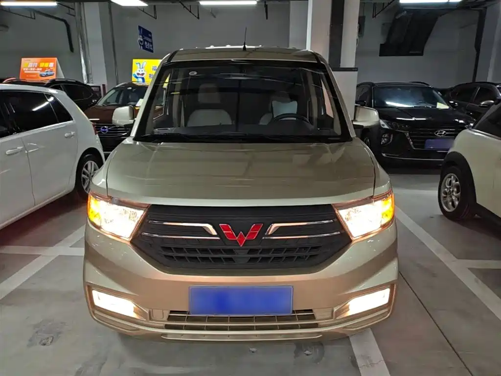 Wuling Hongguang V 1.5 L Power Enjoyment Electric Assist LAR