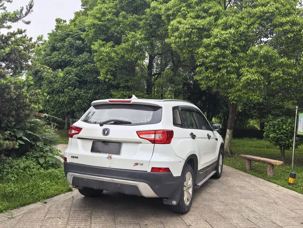 Changan CS75 2.0 L Manual Luxury CN-V