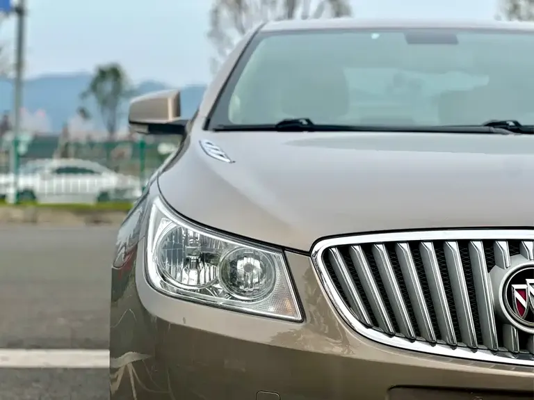 Buick LaCrosse 2.4 L SIDI Luxury Comfort