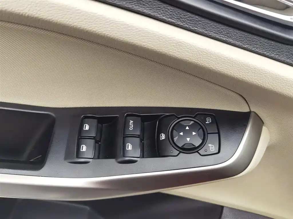 Escort Facelift 1.5 L Auto Comfort