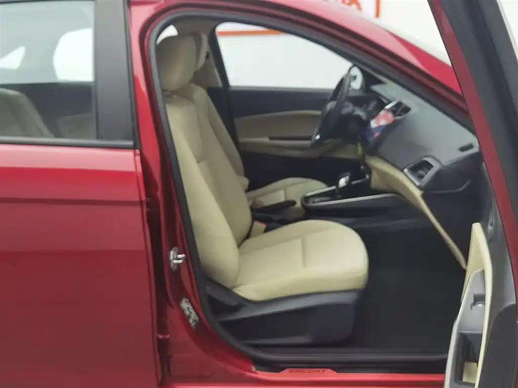 Escort Facelift 1.5 L Auto Comfort