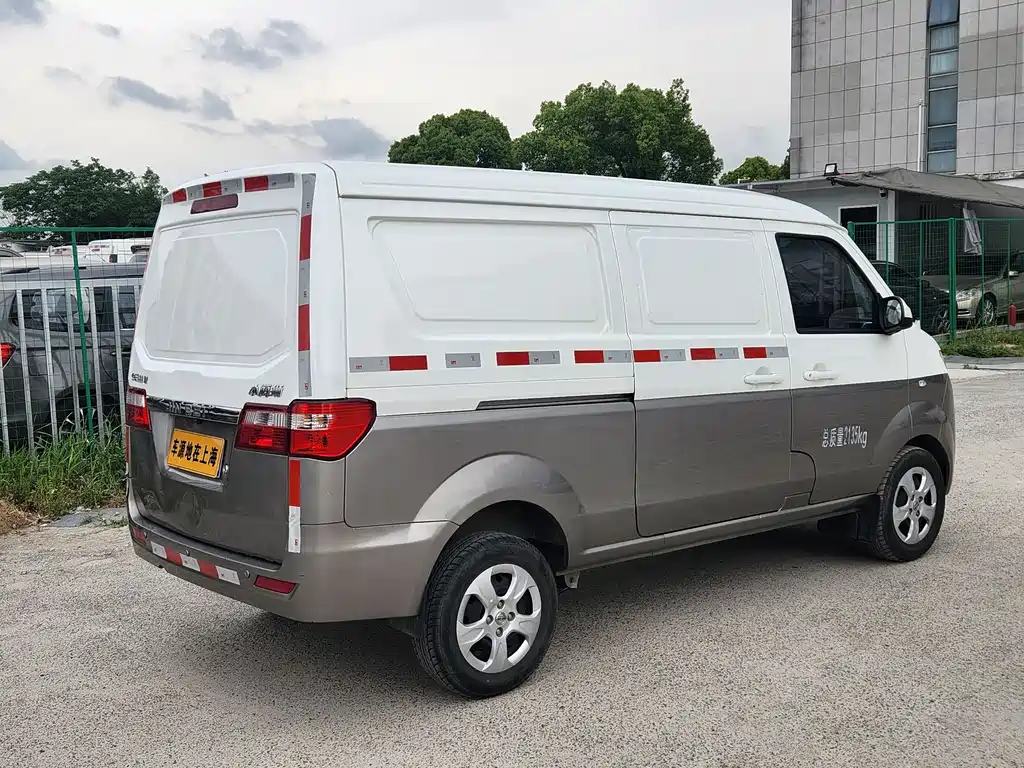 Xiaohaishi X30 小海狮X30 2024款 1.5 L 财富型厢货 2/5座 前置空调