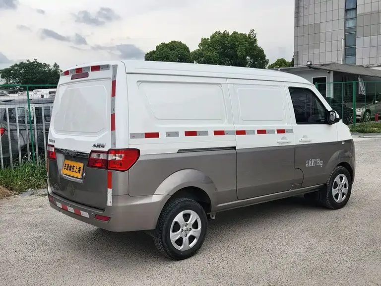 Jinbei Xiaohaishi X30 小海狮X30 2024款 1.5 L 财富型厢货 2/5座 前置空调
