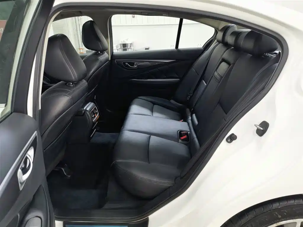 Infiniti Q50 L 2.0 T Comfort