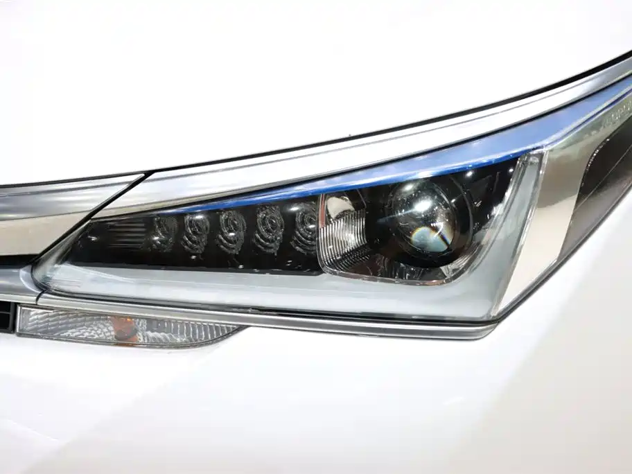Corolla Facelift Dual Engine 1.8 L E-CVT Leading