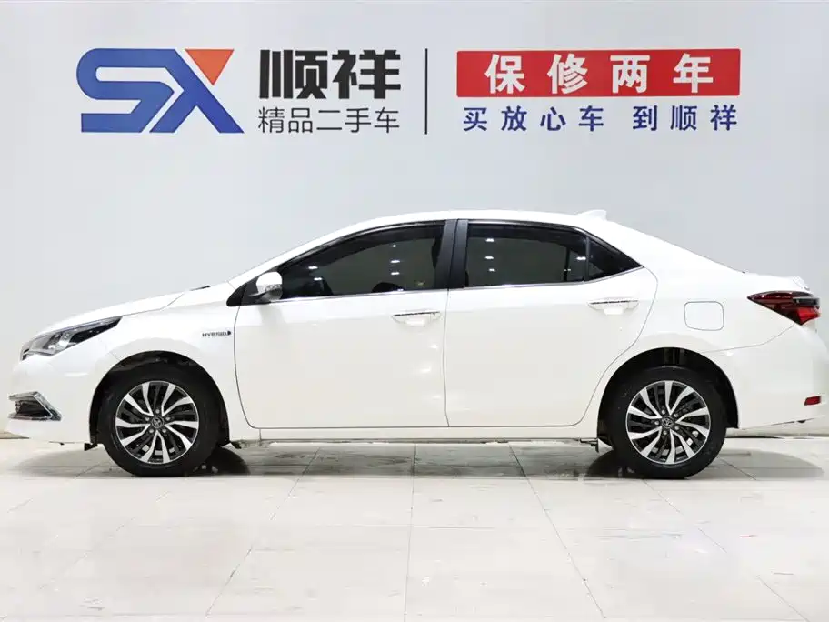 Corolla Facelift Dual Engine 1.8 L E-CVT Leading