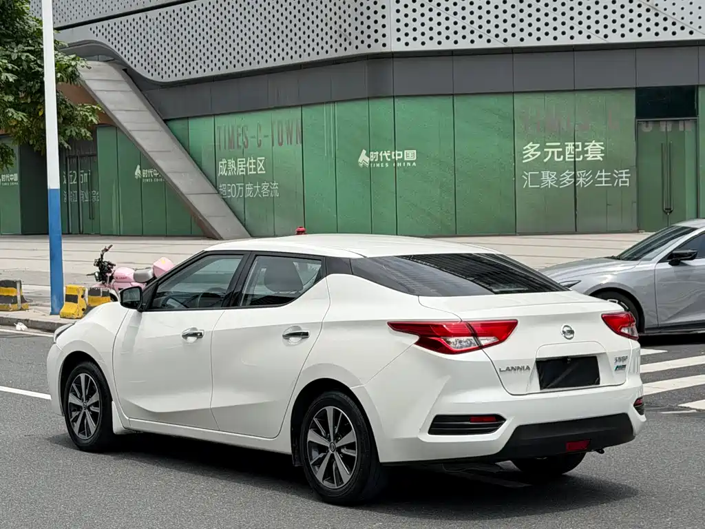 Lannia 1.6 L CVT Cool
