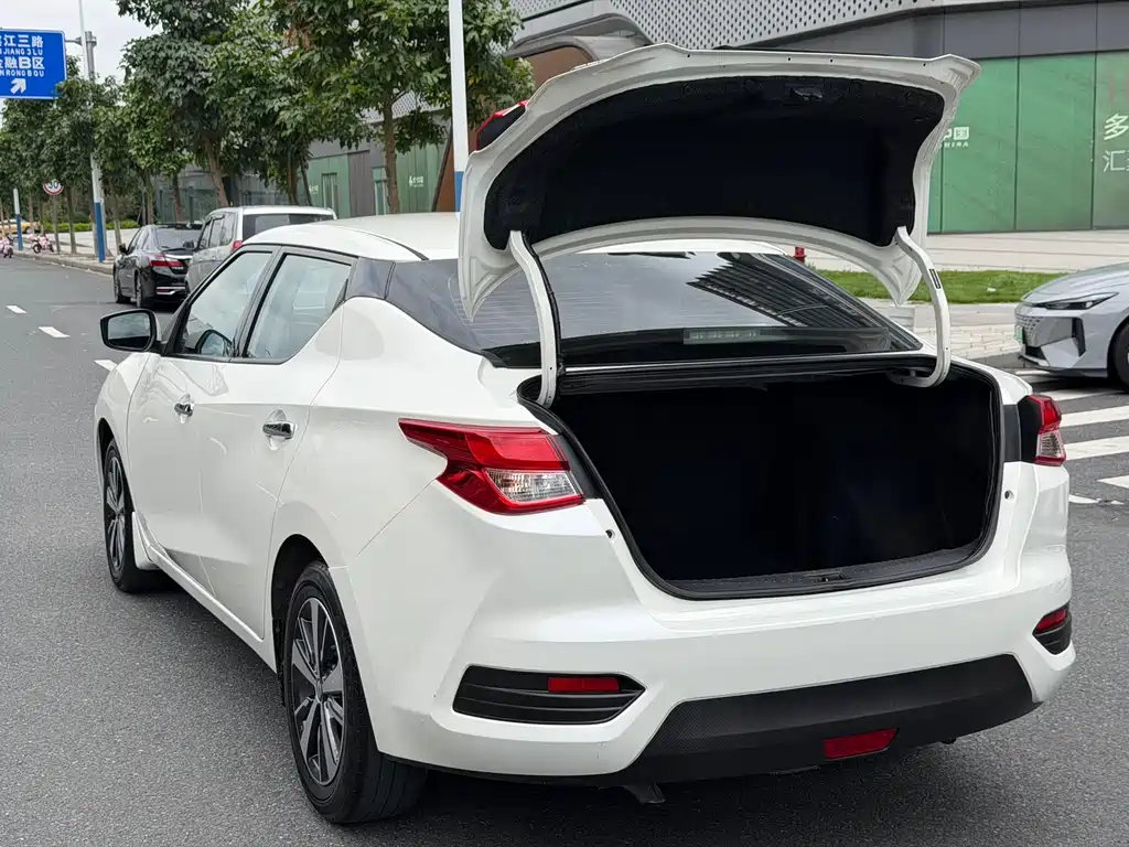 Lannia 1.6 L CVT Cool
