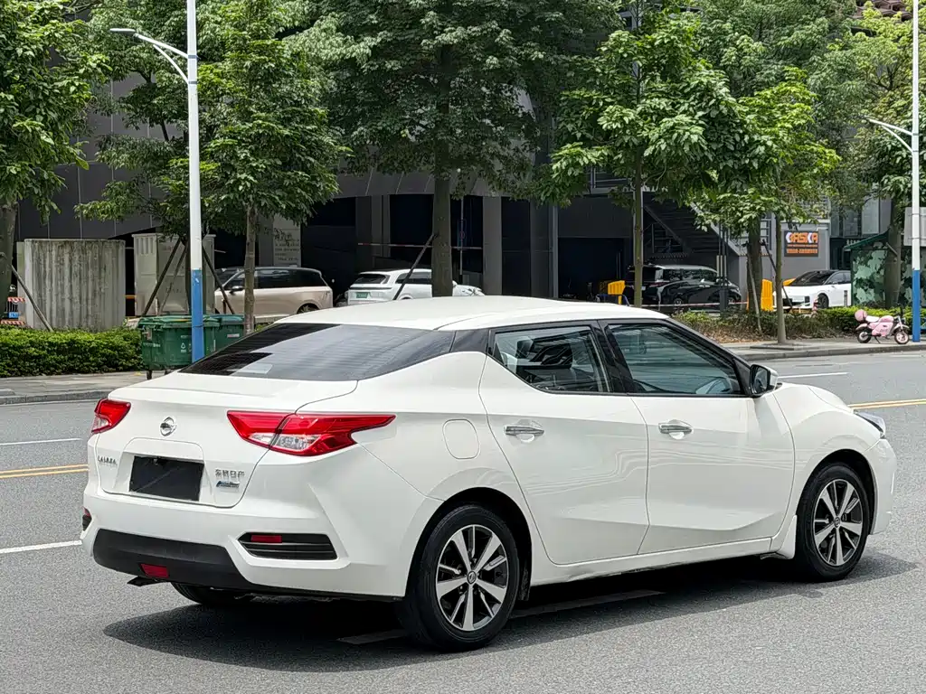 Lannia 1.6 L CVT Cool