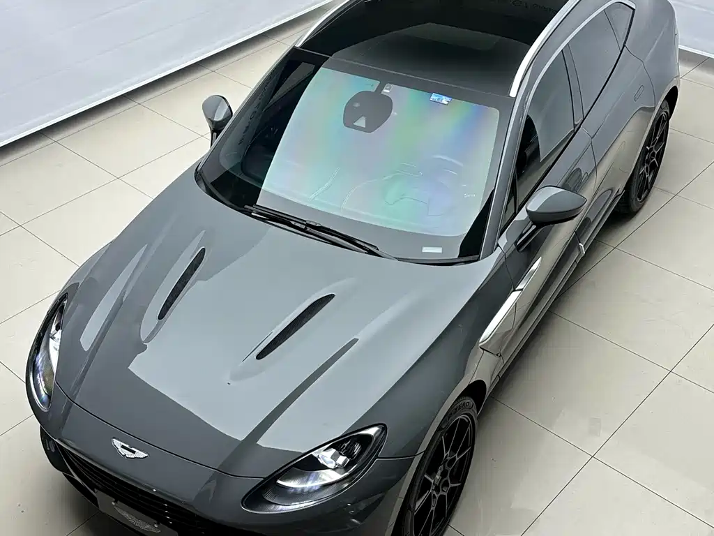 Aston Martin DBX 3.0 T STRAIGHT-SIX
