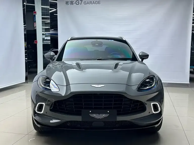 Aston Martin DBX 3.0 T STRAIGHT-SIX