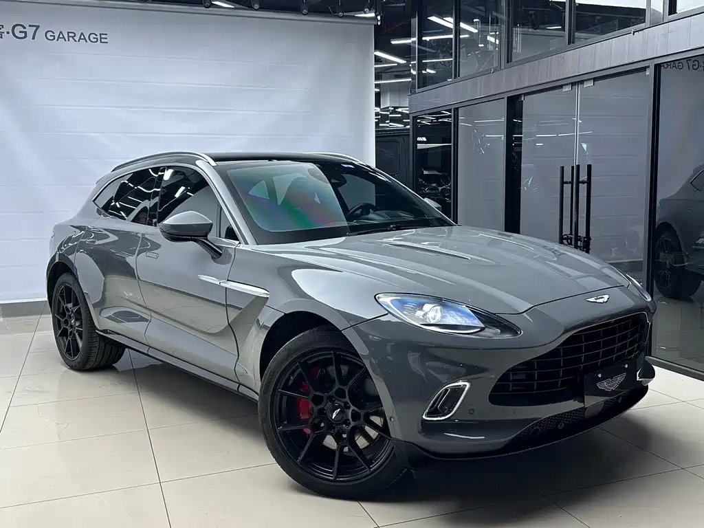 Aston Martin DBX 3.0 T STRAIGHT-SIX