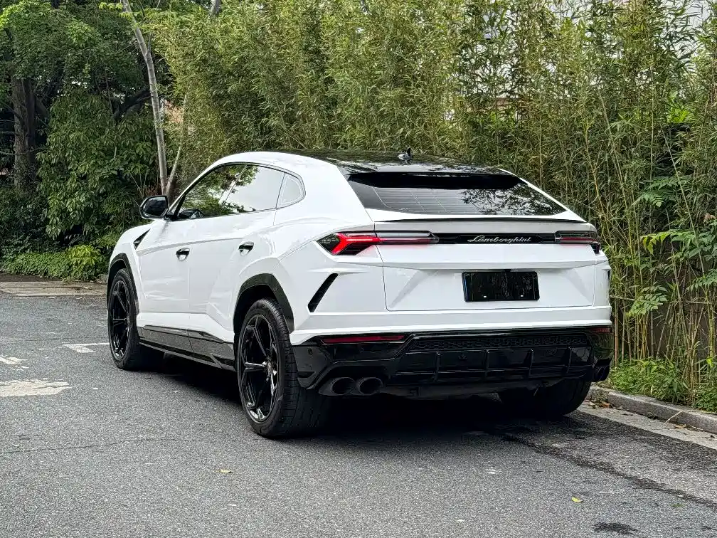 Urus 4.0 T V8