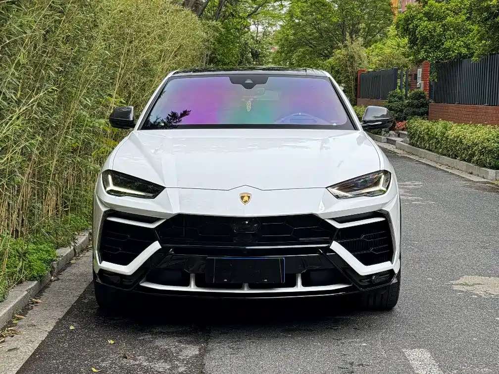 Urus 4.0 T V8