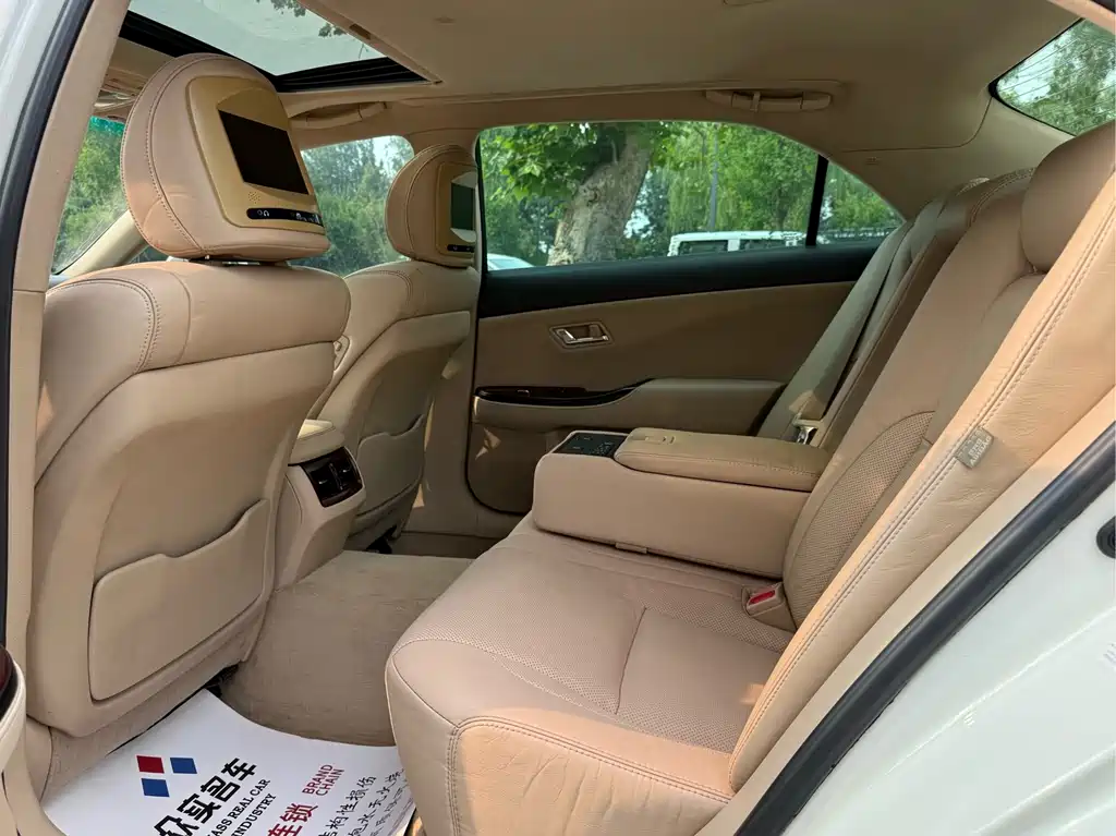 Crown 2.5 L Royal Leather Sunroof