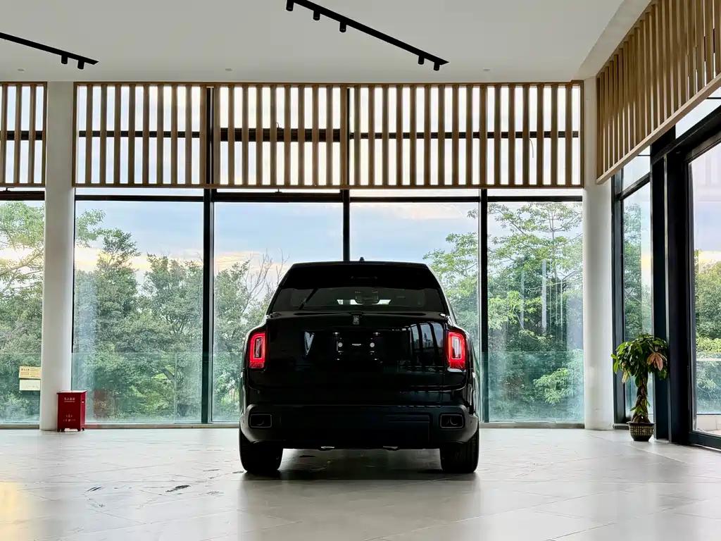 Cullinan Black Badge