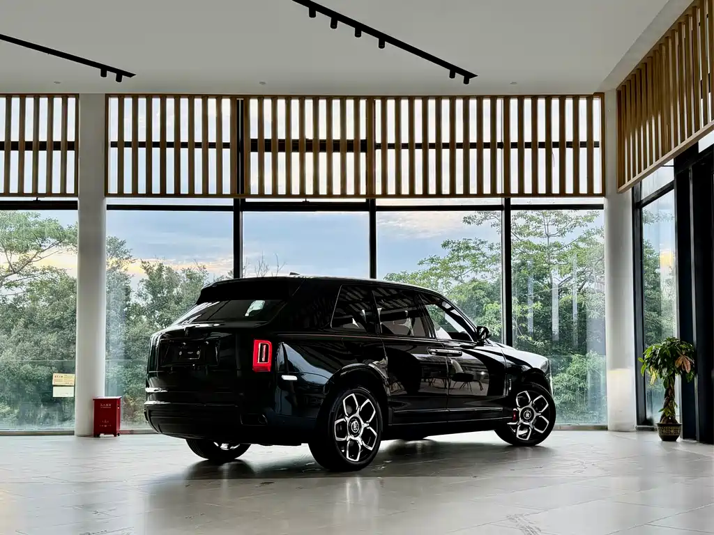 Cullinan Black Badge
