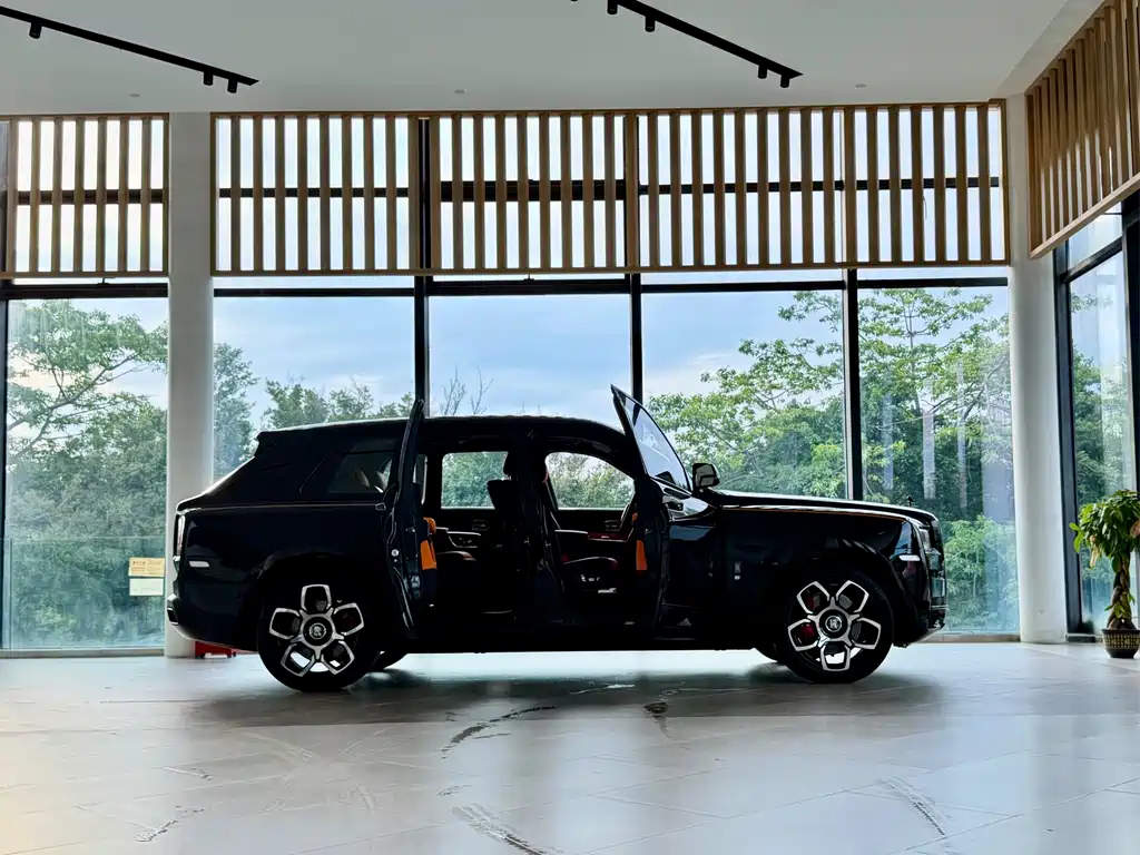 Cullinan Black Badge
