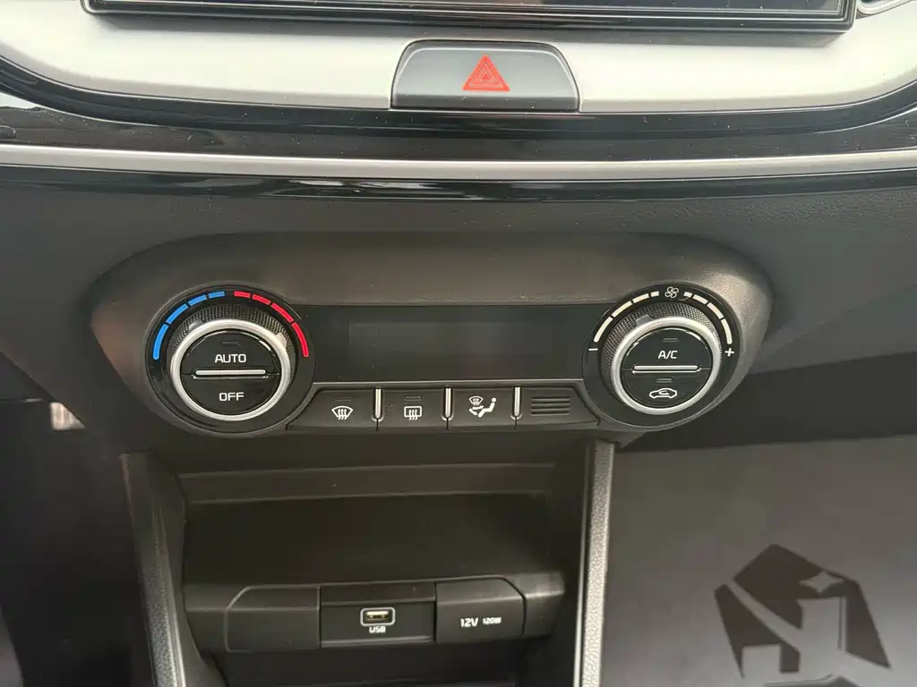 Stonic 1.4 L CVT Sunroof